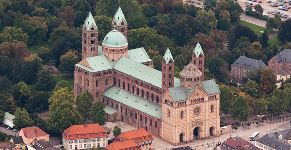 Zu welcher Stilepoche gehört der Speyerer Dom?