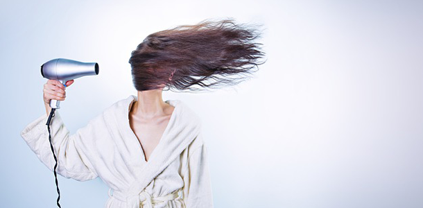 Die Haare wachsen schneller, wenn man sie regelmäßig schneidet, richtig?